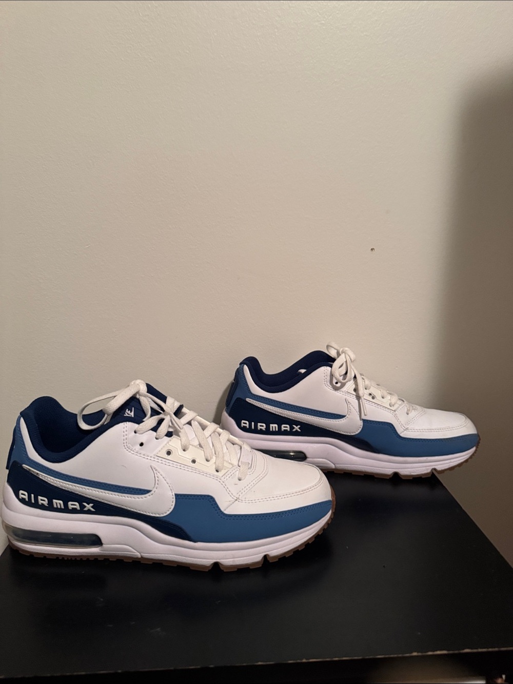 Nike Air Max Men's White and Navy Blue Sneakers